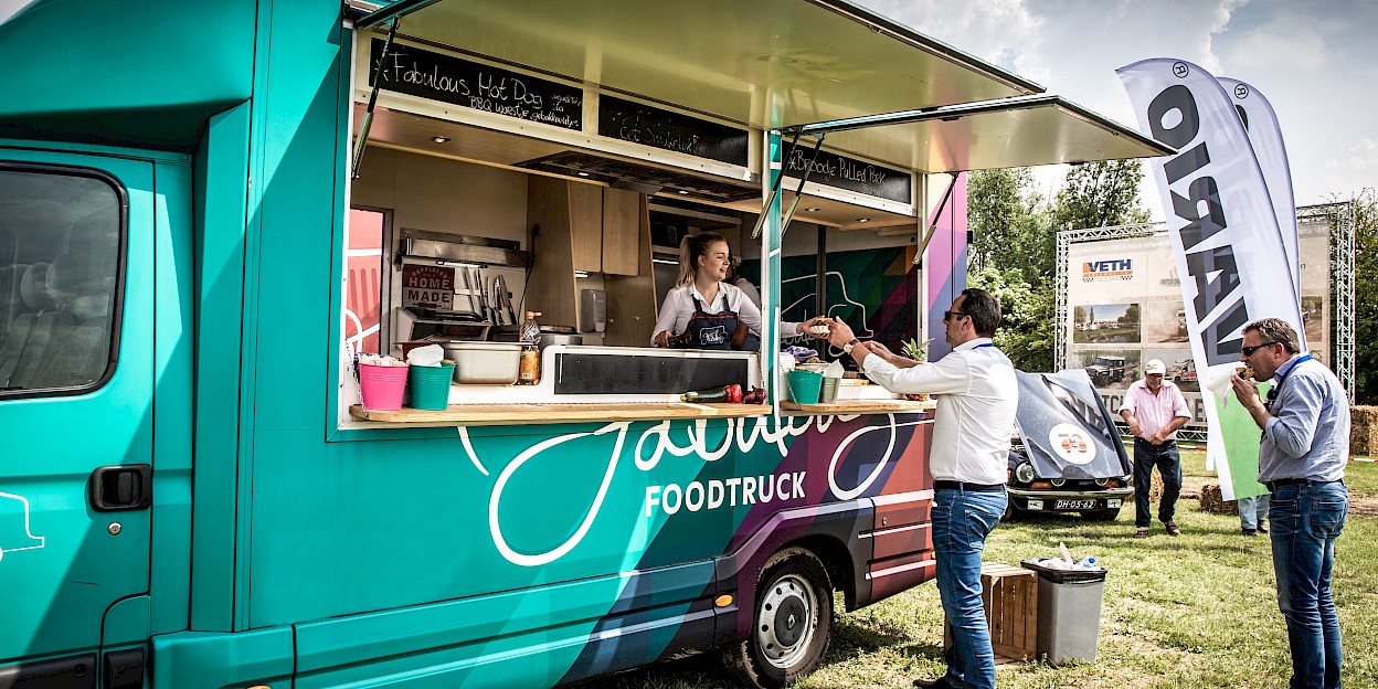 Foodtrucks en mobiele barren te plaatsen over het hele eiland