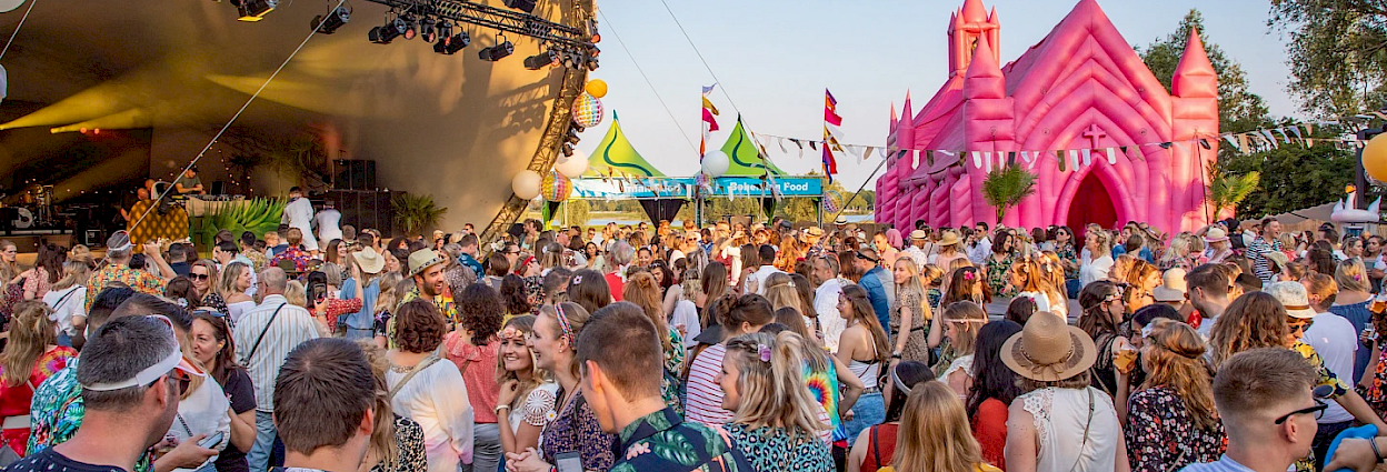 Unieke bedrijfsuitjes met teambuilding op een privé eiland in Maurik