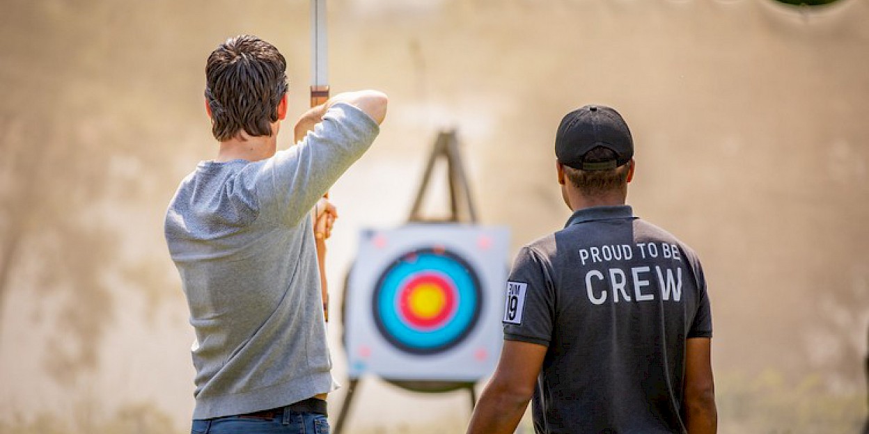 Boogschietwedstrijd als teambuilding activiteit tijdens een bedrijfsuitje