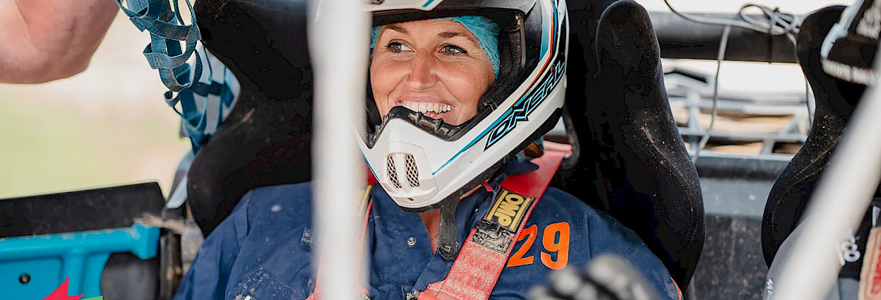 Dakar buggy rijden tijdens bedrijfsevenementen met klanten of collega's