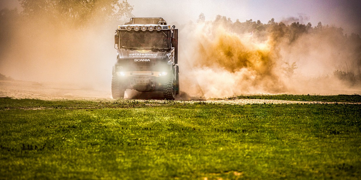 Mee rijden in een officiële Dakar Truck