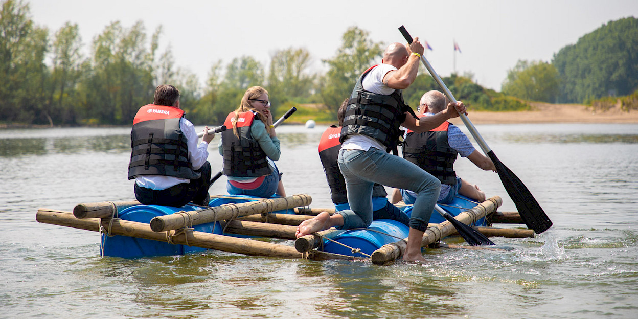 Vlot maken en varen als teambuilding activiteit