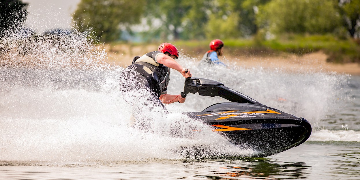 Een bedrijfsevenement met Jetskiën als stoere activiteit
