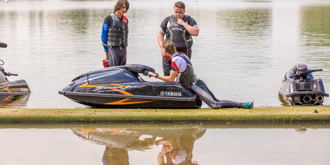 Deskundige uitleg voorafgaand en tijdens het Jetskiën
