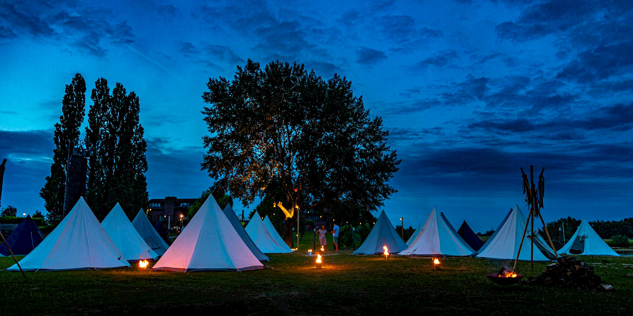 Overnachten in tenten tijdens een bedrijfsevenement