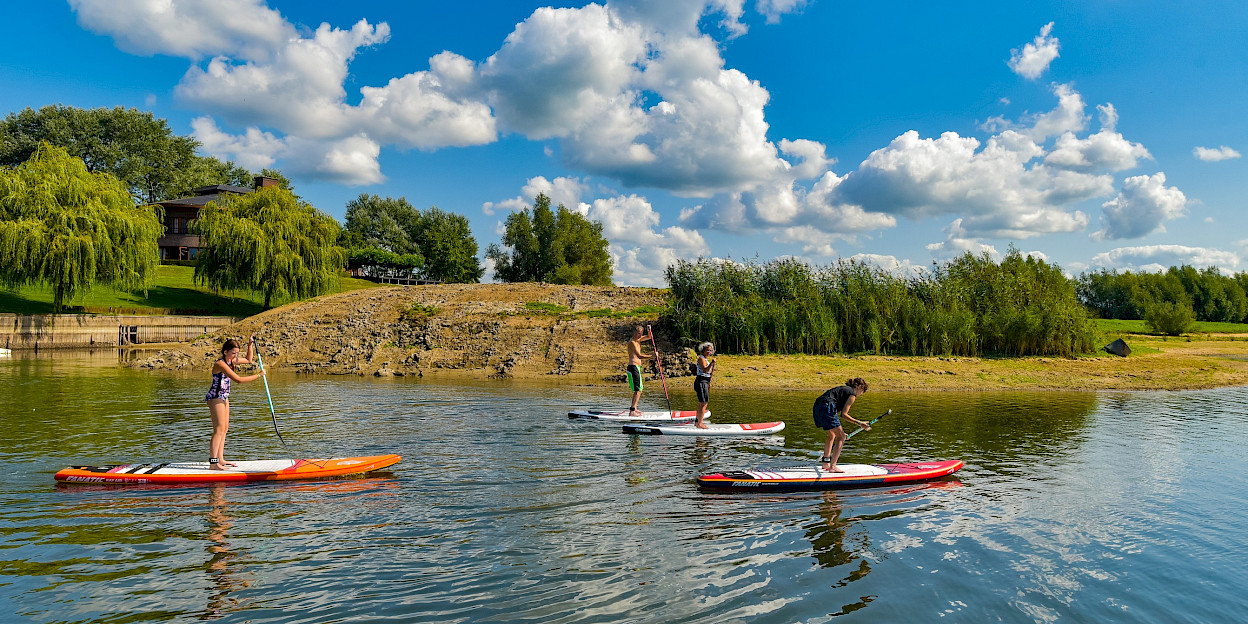 Kano varen op het Eiland van Maurik