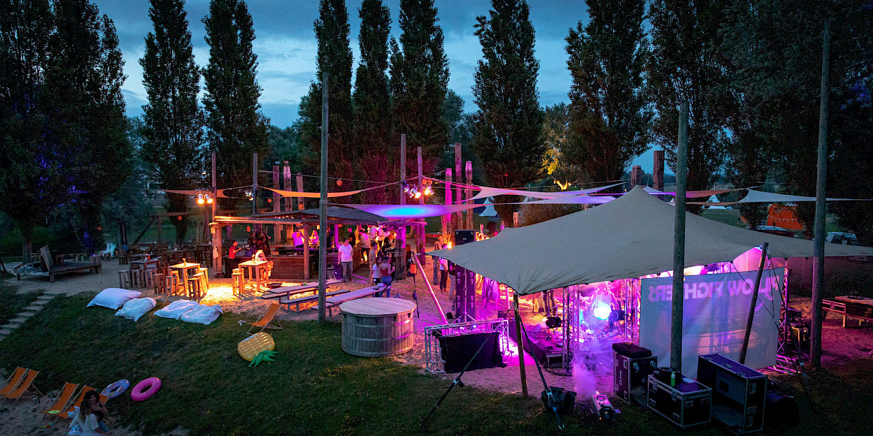 Bedrijfsfeest aan het water