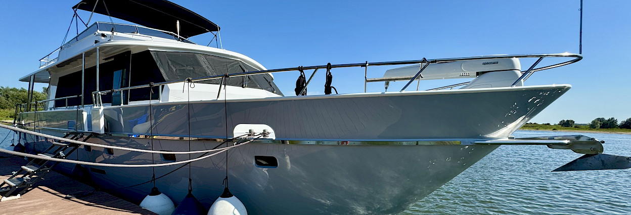 varen en overnachten op een boot